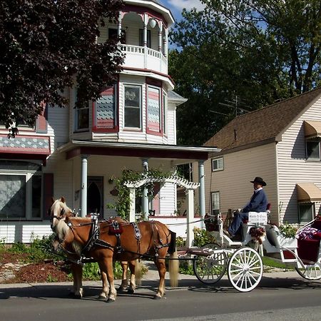 Bondy House Bed & Breakfast Amherstburg Buitenkant foto
