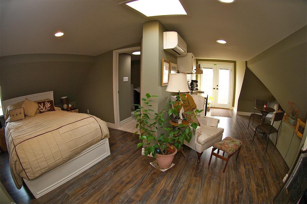 Bondy House Bed & Breakfast Amherstburg Buitenkant foto