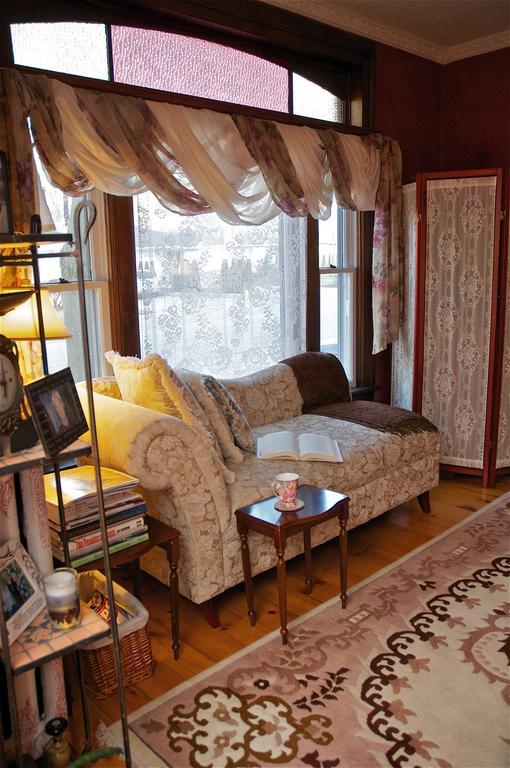 Bondy House Bed & Breakfast Amherstburg Buitenkant foto