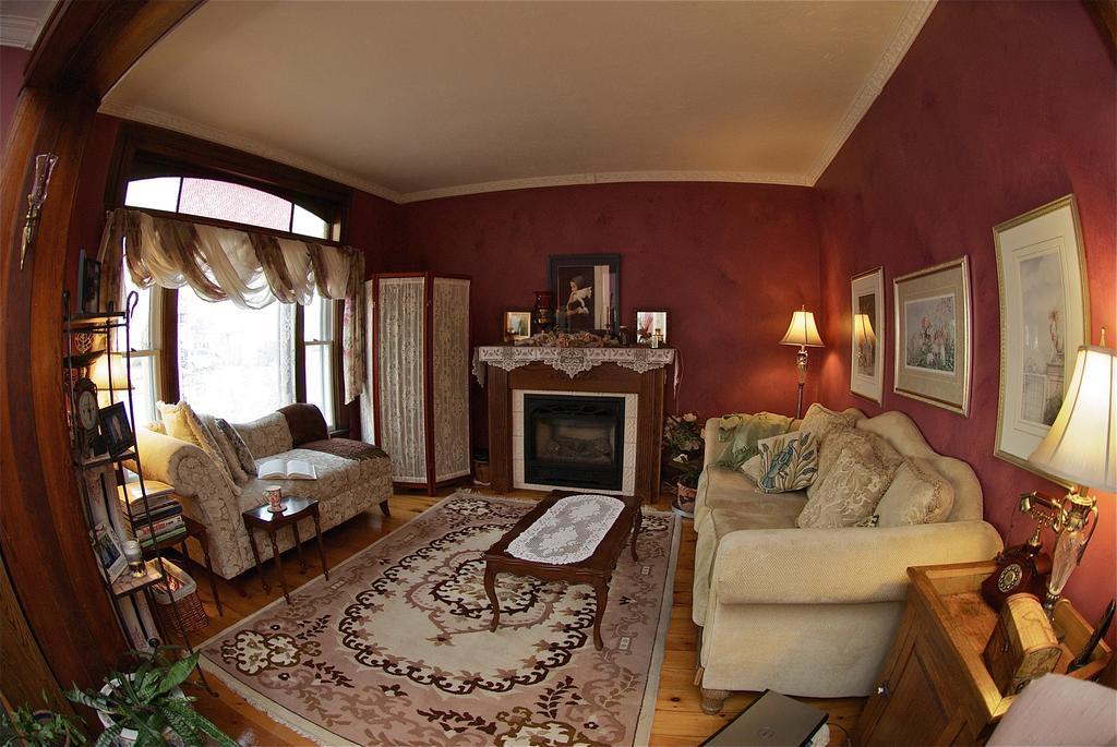Bondy House Bed & Breakfast Amherstburg Buitenkant foto