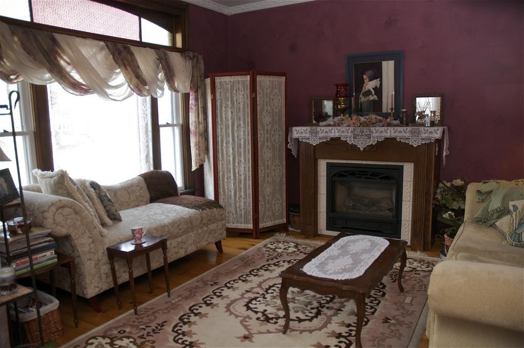 Bondy House Bed & Breakfast Amherstburg Buitenkant foto