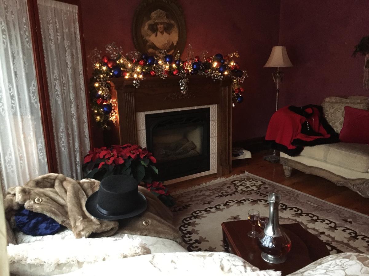 Bondy House Bed & Breakfast Amherstburg Buitenkant foto