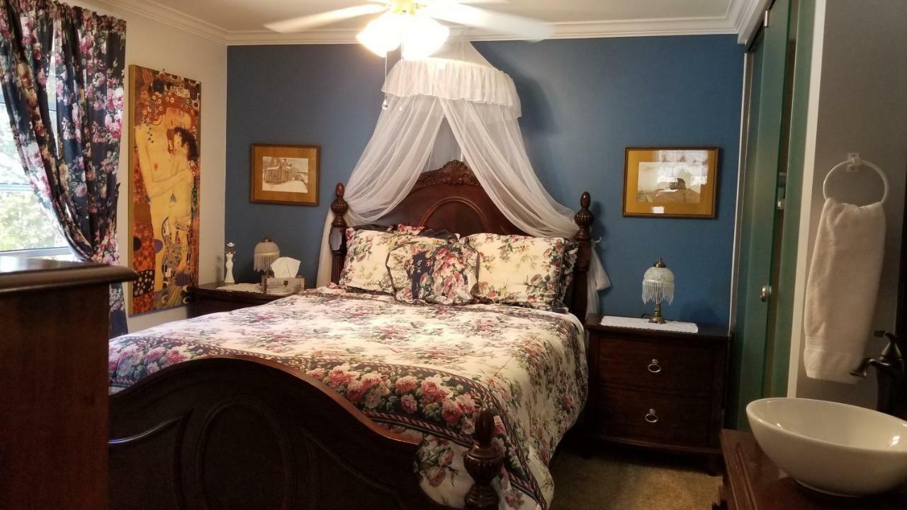 Bondy House Bed & Breakfast Amherstburg Buitenkant foto